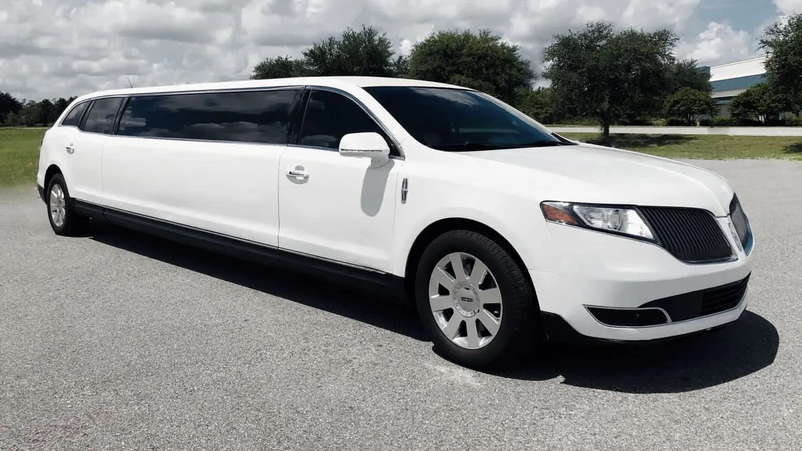 MKT Stretch Limousine for Chicago weddings